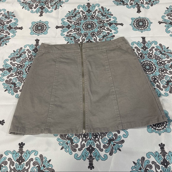 (2) Forever21 Cotton Pleated Mini Skirts - Picture 2 of 9